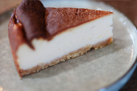 オリジナル チーズケーキ 1個 (約750g) 【 チーズケーキ チーズ ベイクドチーズケーキ バター レモン果汁 濃厚 菓子 洋菓子 】 051-0449