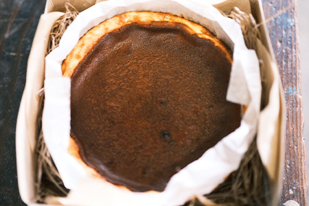 オリジナル チーズケーキ 1個 (約750g) 【 チーズケーキ チーズ ベイクドチーズケーキ バター レモン果汁 濃厚 菓子 洋菓子 】 051-0449