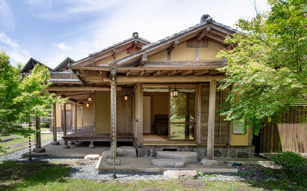 【平日限定】源泉かけ流し温泉付き離れ宿 ペア宿泊チケット（一泊二食付き）