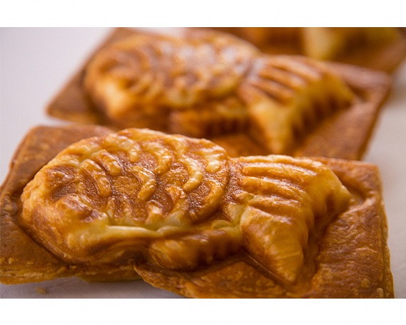 クロワッサン生地のクロボーノたい焼き（生クリームセット）B