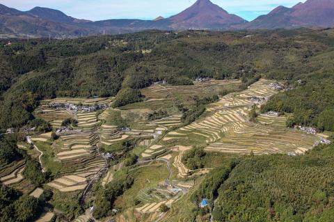 【数量限定】つなぐ棚田遺産認定棚田謹製　べっぷ棚田米300g×5P_B003-004
