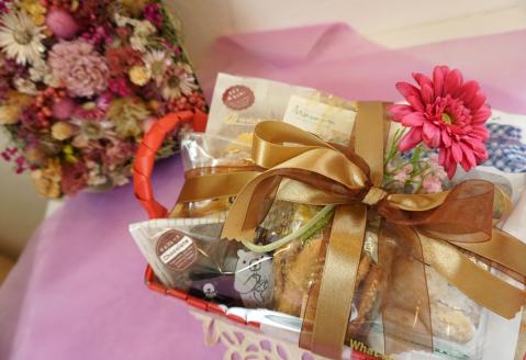 新鮮たまご と 濃厚牛乳 を使った『 ママン お勧め焼き菓子詰め合わせ』 10個 | お菓子 菓子 洋菓子 焼き菓子 ママンぼうろ ドラぼうろ ダックワーズ ドーナッツ アマンド ブラウニー マドレーヌ フィナンシェ ピヨピヨクッキー クッキー 詰合せ セット 大分県 中津市