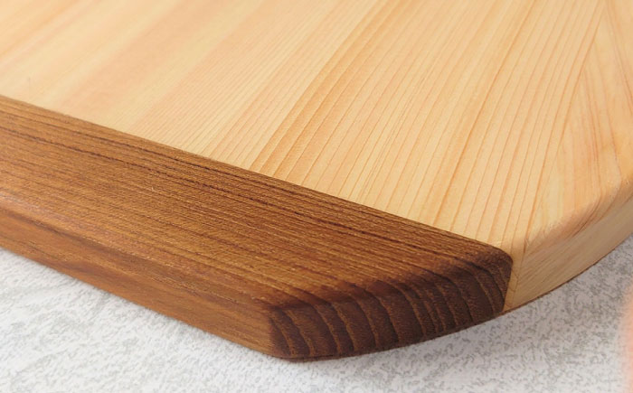 【反り止め付き】紀州ひのきの丸型まな板(27cm) 自立型　日田市 / 木の蔵 仙遊 カッティングボード 木製 包丁に優しい [ARFK007]