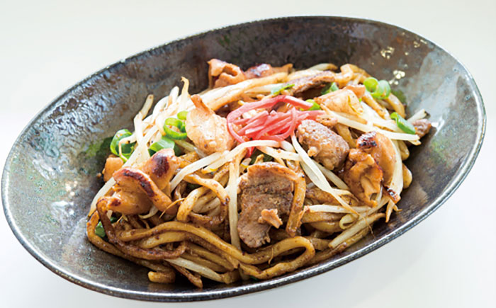 ホルモン焼きうどんセット 700g 日田市 / 福地のうなるホルモン [ARAY004]