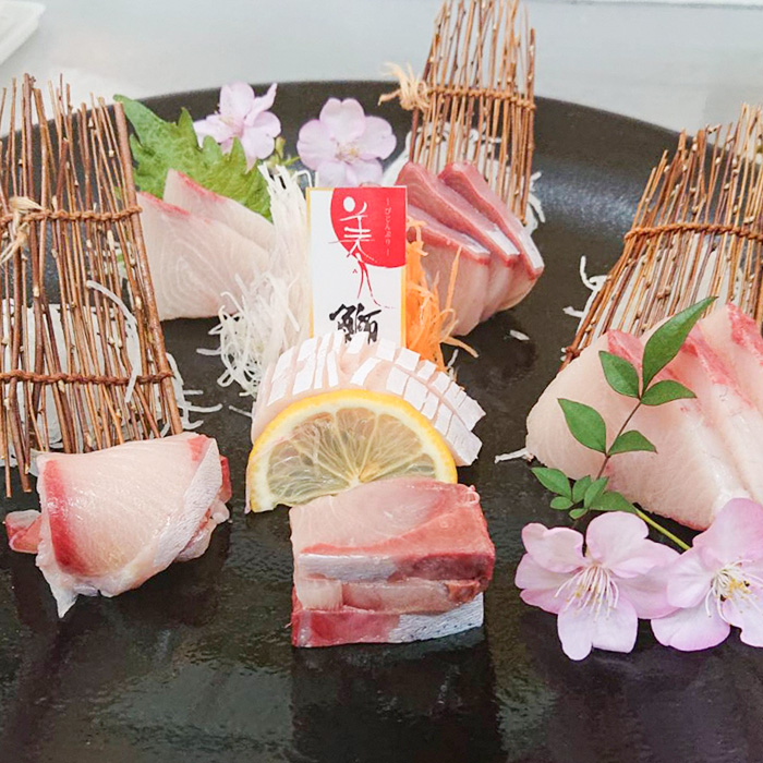 ＜12/30着限定＞神経締めでまるごと1本お届け！美人鰤 (1本・約5kg) 美人ブリ 美人鰤 ぶり ブリ 鰤 神経締め ブランド魚 獲れたて 鮮魚 まるごと 冷蔵 海の直売所 大分県 佐伯市 ＜離島配送不可＞ 【AS130】【海べ】