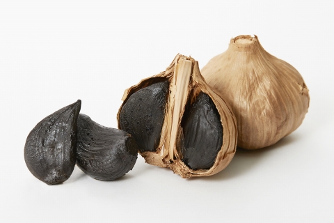 一日一粒が元気の源！完全無添加の甘熟（かんじゅく）黒にんにく（１０玉前後）