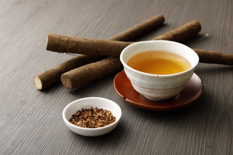 スッキリ爽快！天日干し釜炒り製法♪「ごぼう茶」（計１８０g）