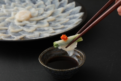 【年内・年末年始発送可】臼杵トラフグ刺しふぐ鍋セット（4～5人前）【白子付】［冷蔵］ふく亭別館・高島水産