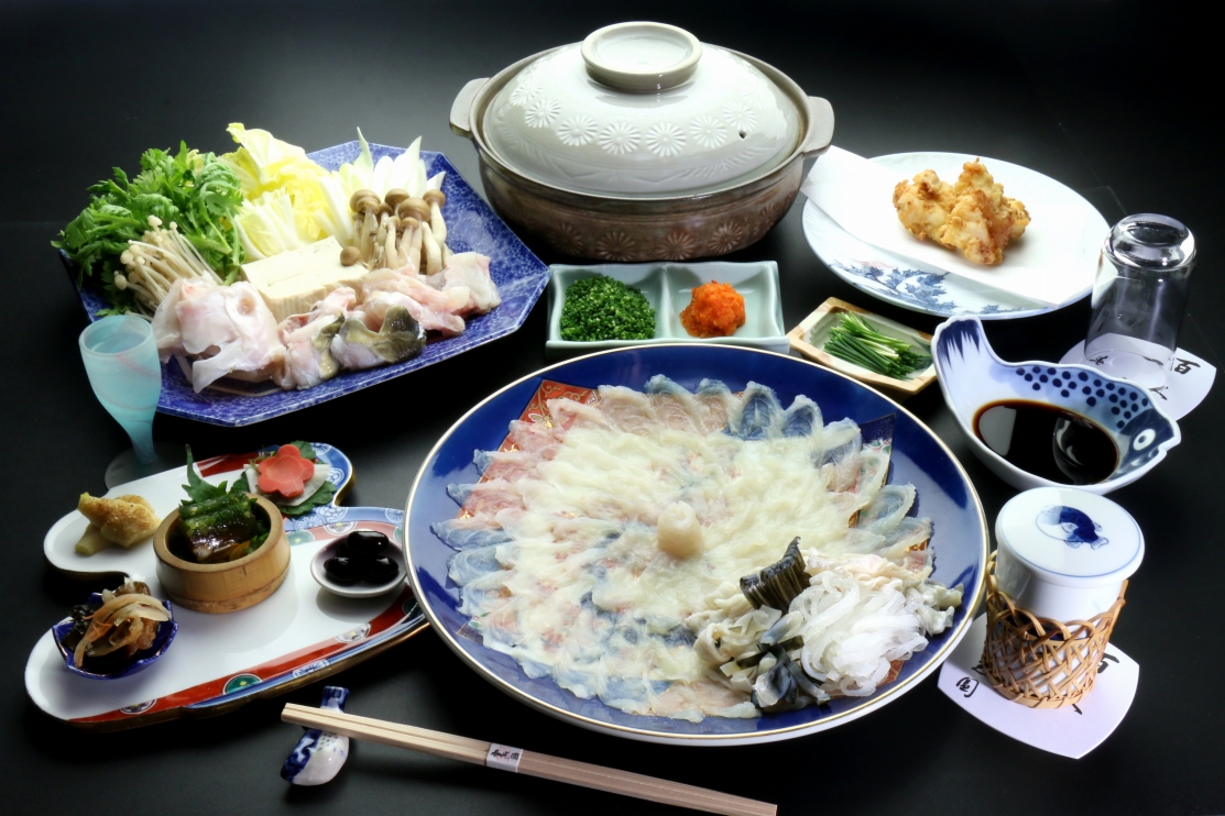 武家屋敷に泊まる　御宿料亭春光園ペア宿泊券（１泊2食付）≪養殖とらふぐフルコース≫