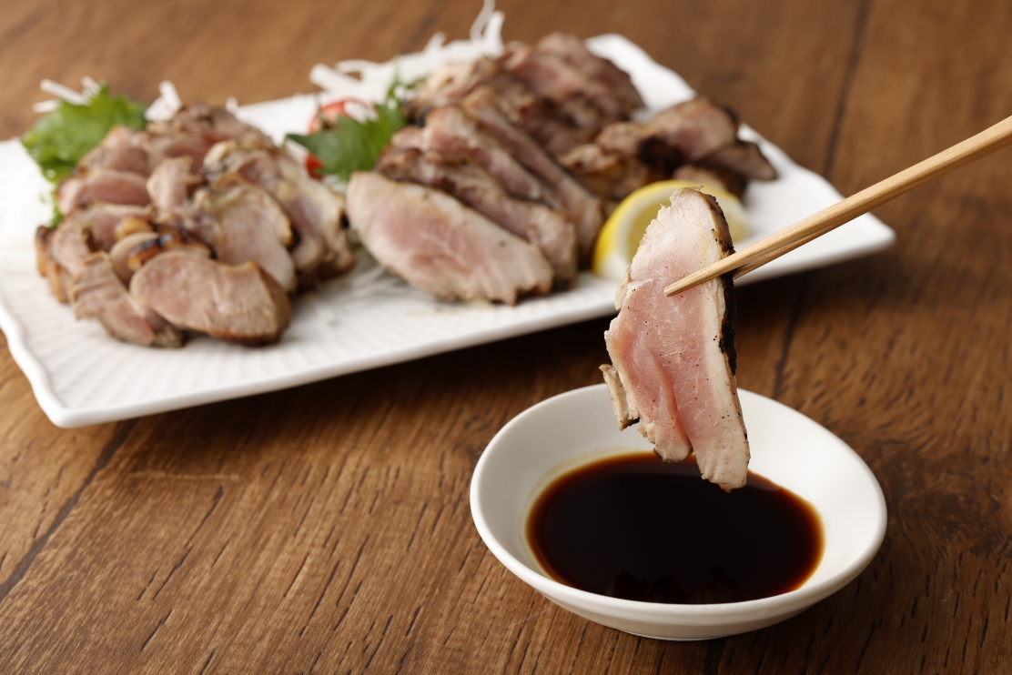 一度食べたら、ヤ・ミ・ツ・キ♪味わい鶏たたき（計800g）特製しょうゆタレ付