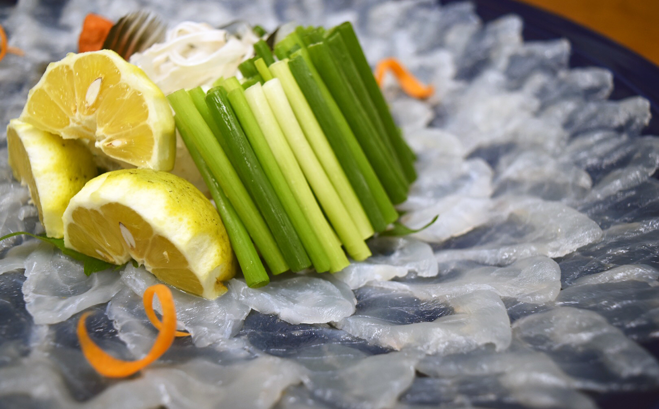 トラフグ刺しふぐ鍋セット（2～3人前）［冷蔵］ふぐ料理・うなぎ料理専門店！「四季亭みえの」