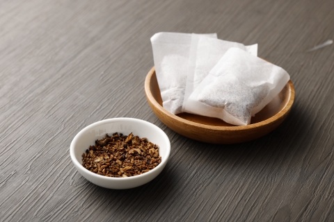 スッキリ爽快！天日干し釜炒り製法♪「ごぼう茶」（計１８０g）