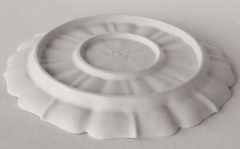 〔臼杵焼〕稜花蓮弁皿（白）