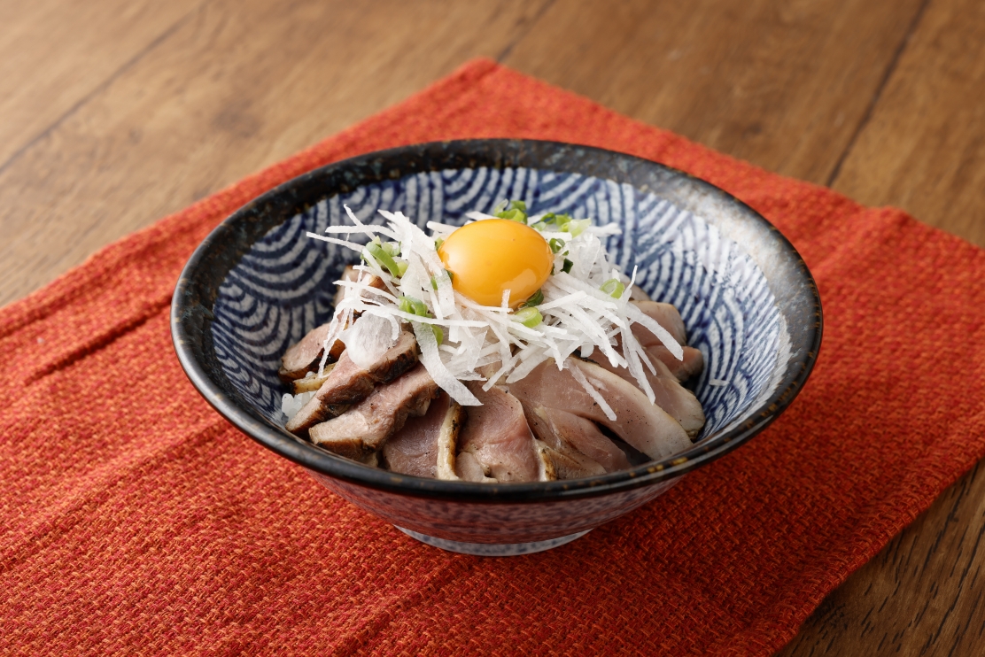 一度食べたら、ヤ・ミ・ツ・キ♪味わい鶏たたき（計800g）特製しょうゆタレ付