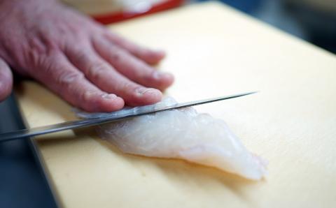 【年内・年末年始発送可】ミシュラン三ツ星獲得★★★料亭山田屋　トラフグ刺し（3人前）［冷蔵］