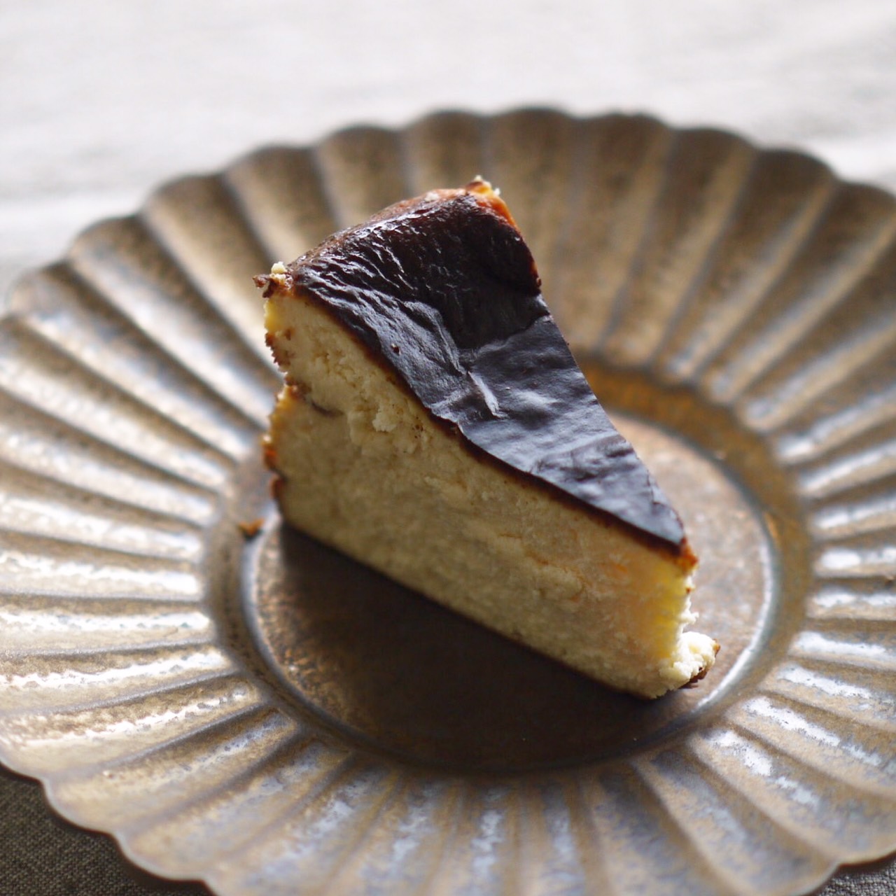 素材にこだわったバスクチーズケーキ（直径12cm）