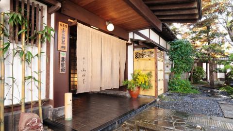 【年内・年末年始発送可】ミシュラン三ツ星獲得★★★料亭山田屋　トラフグ刺しふぐ鍋セット（6人前）［冷蔵］