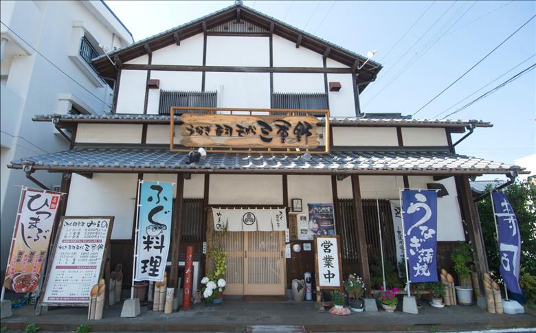 トラフグ刺しふぐ鍋セット（3～4人前）［冷蔵］ふぐ料理・うなぎ料理専門店！「四季亭みえの」