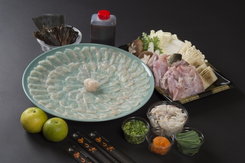 【年内・年末年始発送可】鮮度抜群！満腹トラフグ刺しふぐ鍋セット（6人前）［冷蔵］［養殖1kgオーバー活魚使用］割烹みつご