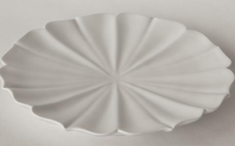 〔臼杵焼〕稜花蓮弁皿（白）