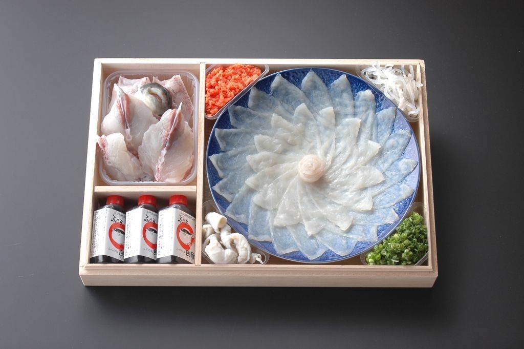 【年内・年末年始発送可】ふぐ専門卸会社直営！職人の技が光る！ふぐ良　トラフグ刺し（2～3人前）［冷蔵］三共水産