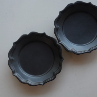 〔臼杵焼〕稜花リム皿（S）黒 ２枚セット