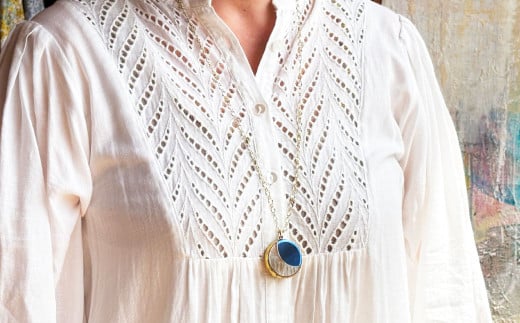 秘鏡 （ひきょう） ペンダント部分：直径5cm／厚さ5mm程度 チェーン長さ：約70cm