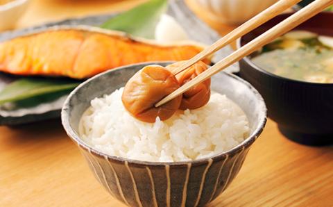 ひらそ農園の完熟南高梅の梅干し　2kg（塩分約13%）＜004-003＞