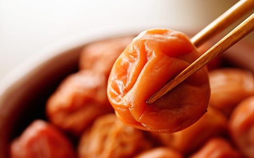 ひらそ農園の完熟南高梅の梅干し　1kg（塩分約13%） 梅干し 国産 南高梅 1キロ 冷蔵便 クール便 ＜004-002＞