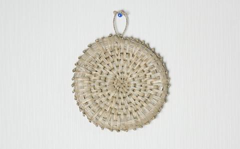 なべ敷き・トビ型（直径18cm）[大分県国東半島産の七島藺（しちとうい）使用] ＜071-004_5＞