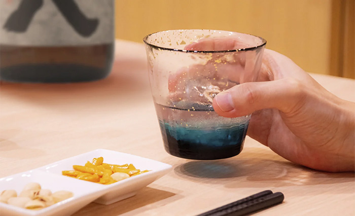 宇佐極上麦焼酎 兼八 専用カートン(化粧箱)入り(1.8L)酒 お酒 むぎ焼酎 麦焼酎 1800mlアルコール 飲料 常温【104302500】【山添産業】