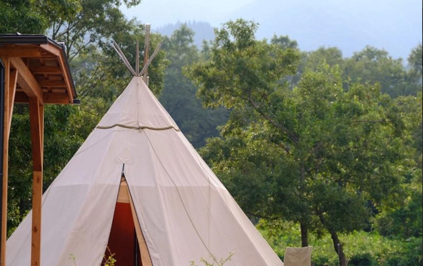 【平日限定】湯布院 塚原高原の大自然に浸る★Sense of wonder 由布岳山麓グランピング・リゾート＜1泊２食付＞ペア宿泊券