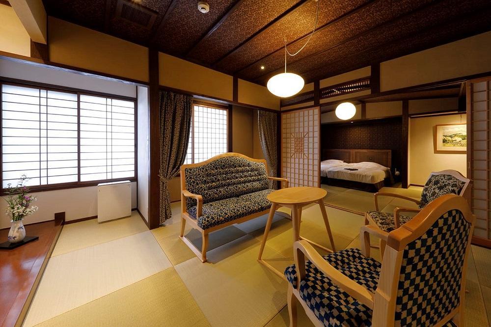 ＼年内発送／ 草庵秋桜（そうあんこすもす）ペア宿泊券／1泊2食付き(夕・朝食)【平日限定】