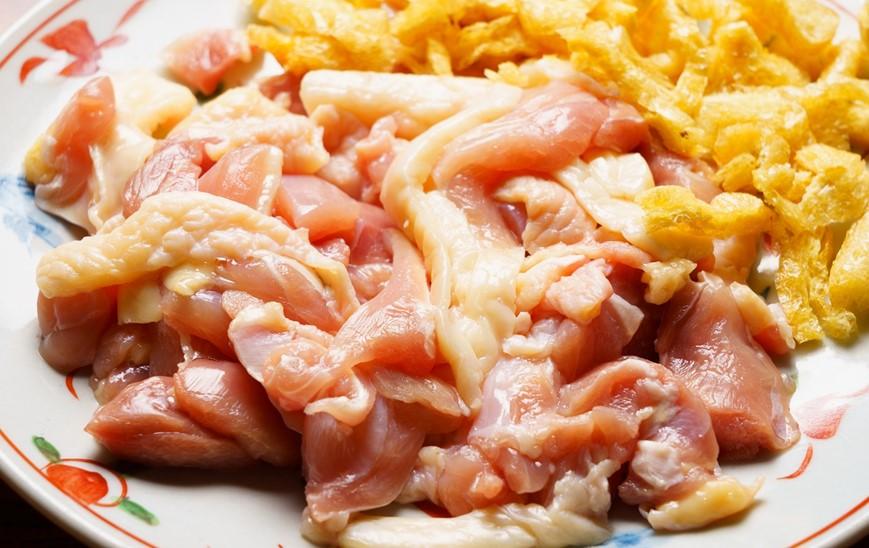 湯布院の老舗「割烹サトウ」自慢の地鶏鍋　2～3人前