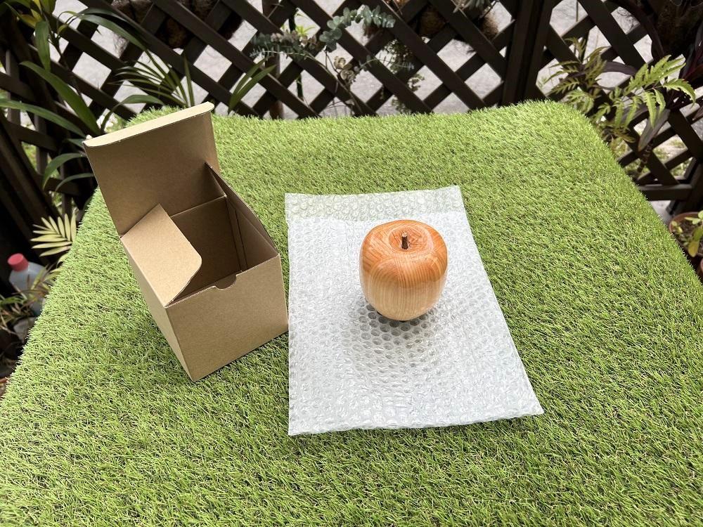 【手作り雑貨屋 木心工房】木のりんごのオブジェ（白）