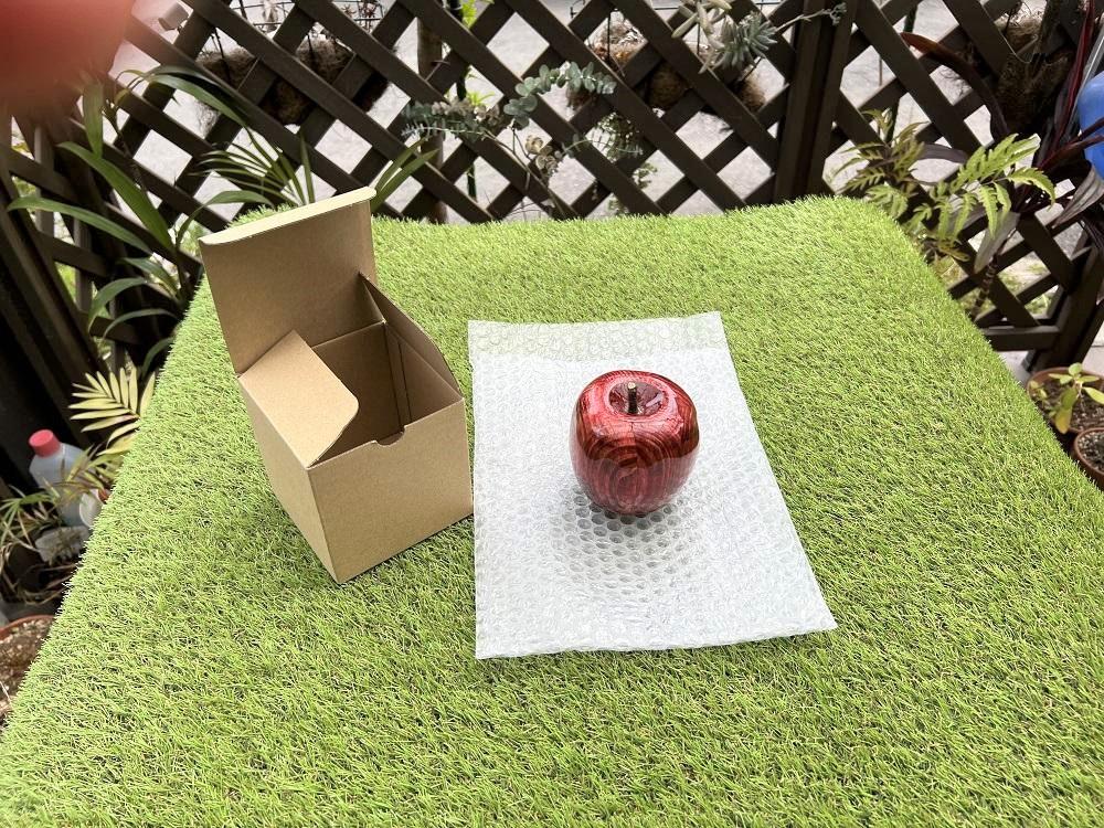 【手作り雑貨屋 木心工房】木のりんごのオブジェ（赤）