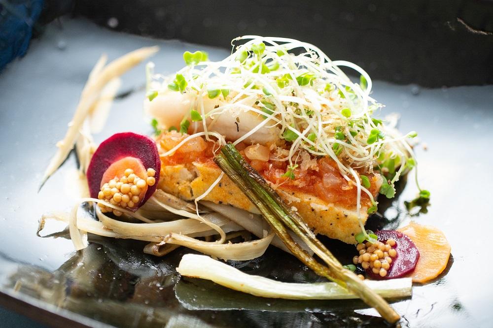 山荘わらび野　ペア宿泊券／1泊2食付き(夕・朝食)【土日祝前日等利用不可日有り】