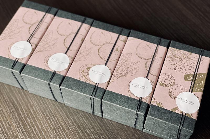 ＼年内発送／ 湯布院のフレンチシェフがつくったチョコレートケーキ　ケーク・ブラン・ユフイン&ケーク・ノワール・ユフイン　セット【La Verveine(ラ・ヴェルヴェンヌ)】