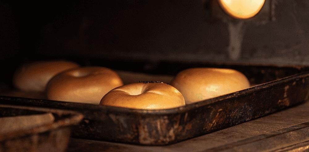 【定期便 3か月】おんせんベーグル【10種類10個！】～ゆふいんの汲みたて温泉水を使ったつるつるもちもちのベーグル～