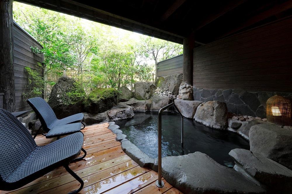 ＼年内発送／ 草庵秋桜（そうあんこすもす）ペア宿泊券／1泊2食付き(夕・朝食)【平日限定】