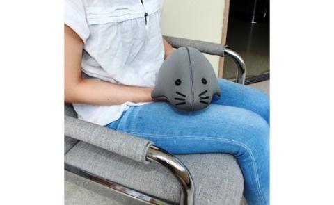 クロッツやわらか湯たんぽ/アザラシタイプ（グレー）_10-103Z-1