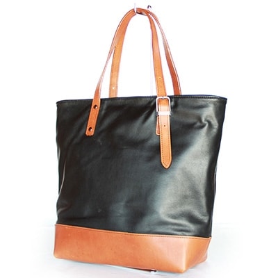 やわらかレザーのトートバッグ(ブラック系)　YZ06