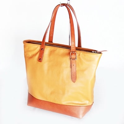 やわらかレザーのトートバッグ(キャメル系)　YZ07