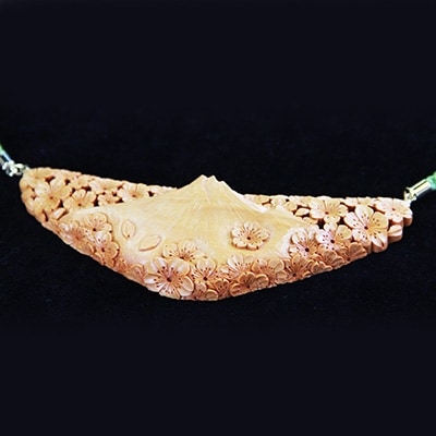 つげ細工 ネックレス(富士に桜)　約12.5cm×4.5cm