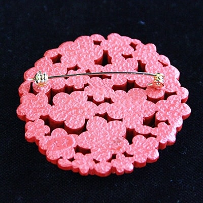 つげ細工 ブローチ(桜/拭き漆仕上げ)　約5.5cm