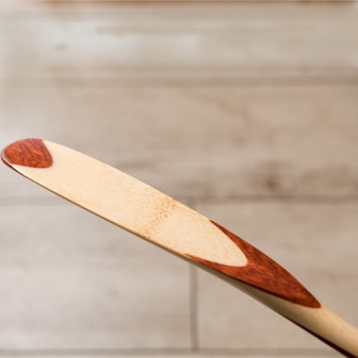 〈職人の手づくり〉竹×カリン製の靴べら(1本)　AZ06