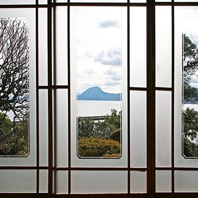 【高級料亭にご招待】「的山荘ランチ」ペア食事券　AR01