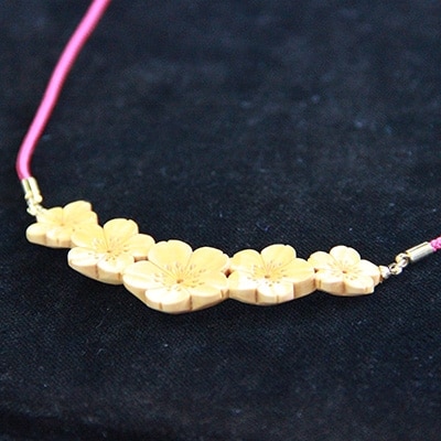 つげ細工 ネックレス(桜)　約7.5cm×2cm