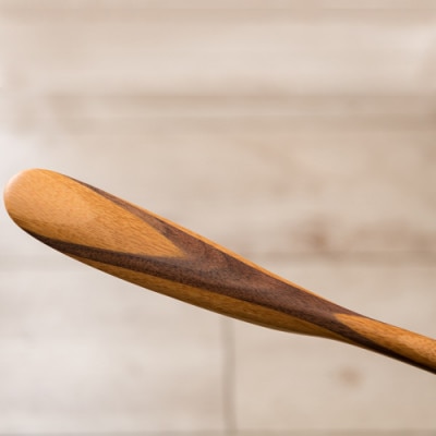 〈職人の手づくり〉竹×ウォールナット製の靴べら(1本)　AZ05