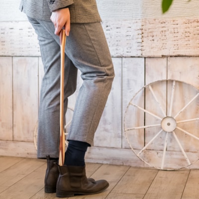 〈職人の手づくり〉竹×カリン製の靴べら(1本)　AZ06